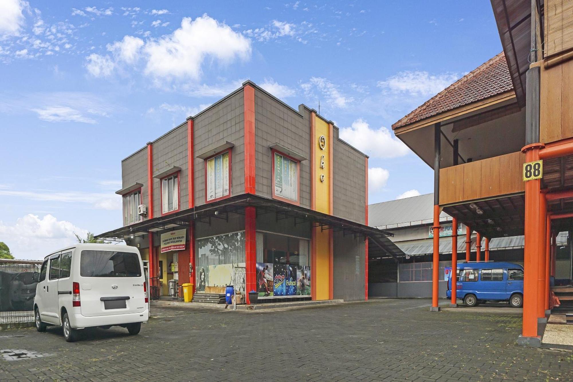 OYO 91084 Oke Guest House Malang Extérieur photo