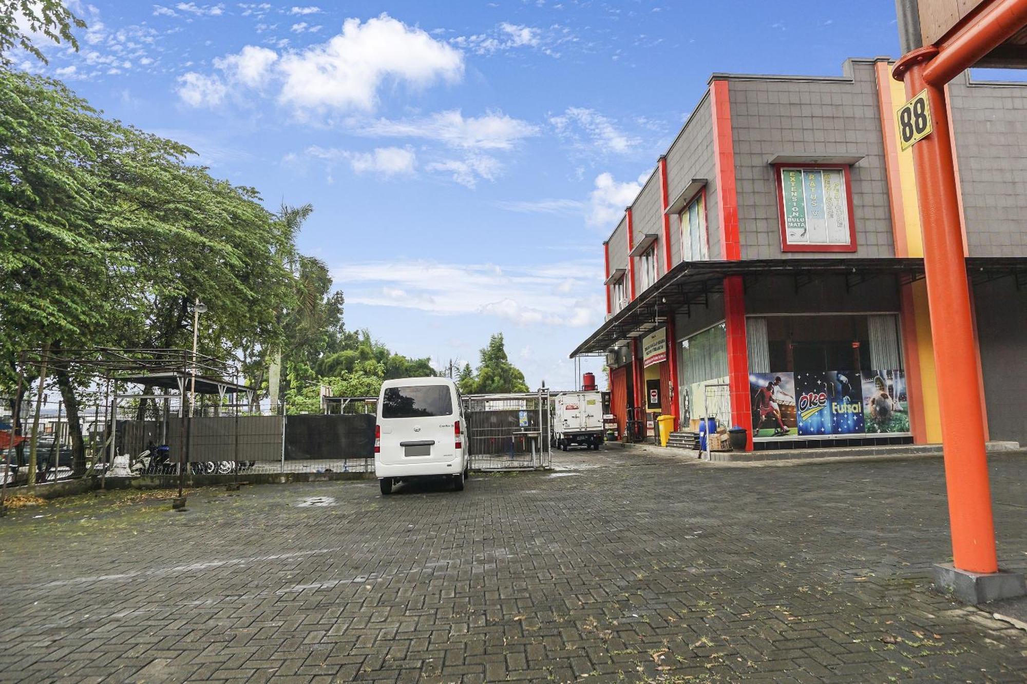 OYO 91084 Oke Guest House Malang Extérieur photo